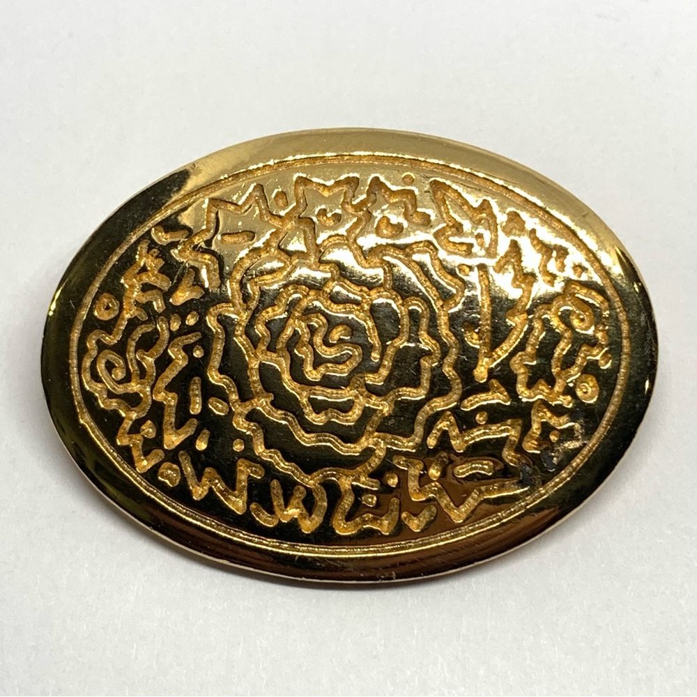 Vintage signed Dotty Smith maze design Gold Tone oval  brooch